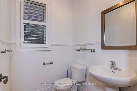 34 Magdalan Cres, Richmond Hill, ON L4E 0N5