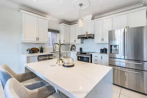 137 Queen Isabella Cres, Vaughan, ON L6A 3J7