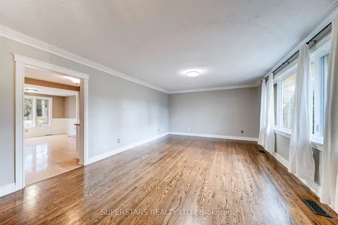 977 Srigley St, Newmarket, ON L3Y 1Y4