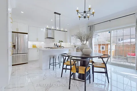 25 Serano Cres, Richmond Hill, ON L4E 0R8