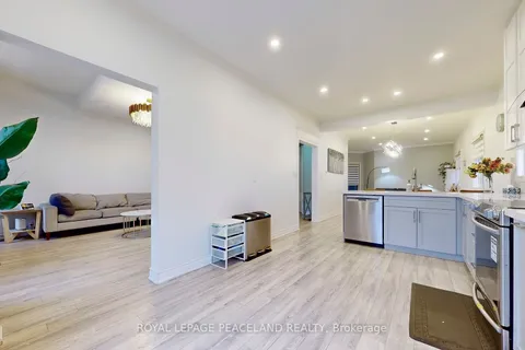 423 Seneca Crt, Newmarket, ON L3X 2C8