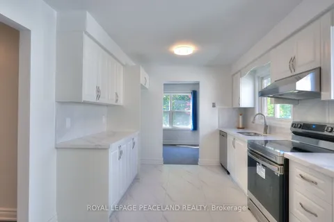 188 Hilltop Dr, East Gwillimbury, ON L9N 1B8