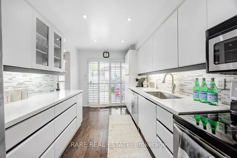 5 Mabley Cres, Vaughan, ON L4J 2Z7