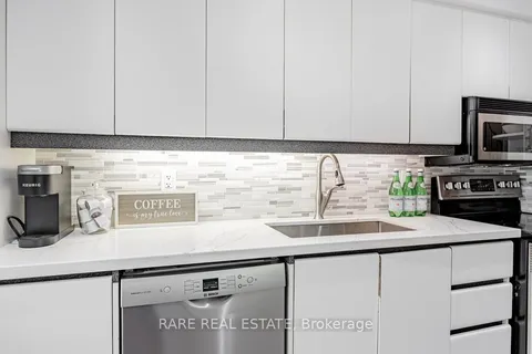 5 Mabley Cres, Vaughan, ON L4J 2Z7