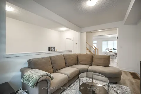 125 Lyall Stokes Circ, East Gwillimbury, ON L0G 1M0