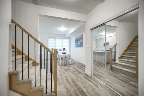 125 Lyall Stokes Circ, East Gwillimbury, ON L0G 1M0