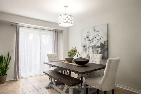 160 Millcliff Circ, Aurora, ON L4G 7N8