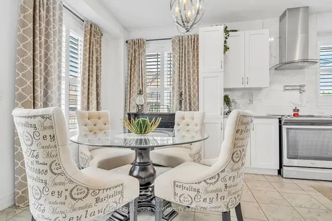 33 Prairie  Grass Cres, East Gwillimbury, ON L9N 1K3