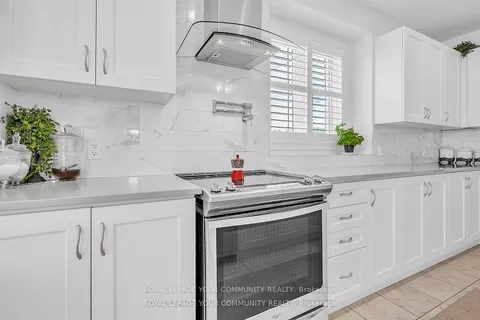 33 Prairie  Grass Cres, East Gwillimbury, ON L9N 1K3