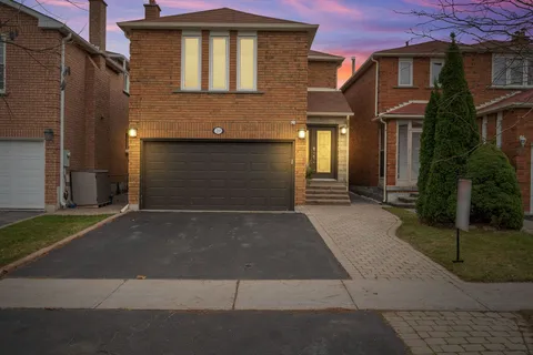 29 Bayhampton Cres, Vaughan, ON L4J 7H1