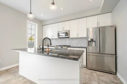 2 Hackett St, East Gwillimbury, ON L9N 0P8