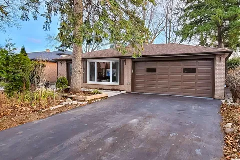 13 Eastern Ave, New Tecumseth, ON L0G 1W0