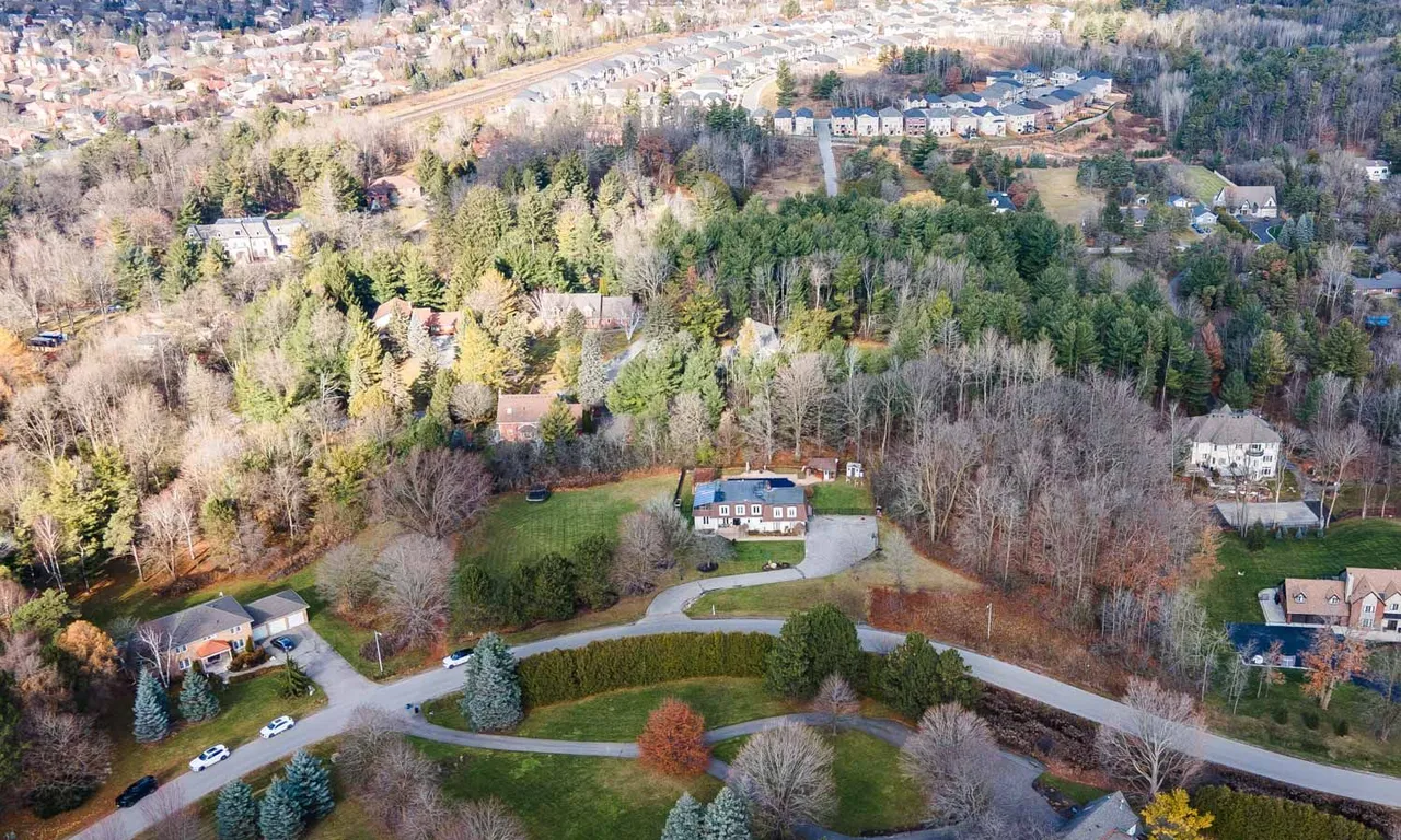 7 Houdini Way, Aurora, ON L4G 6X1