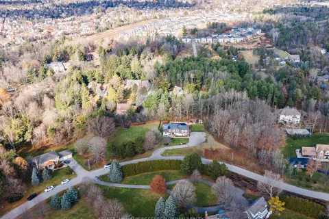 7 Houdini Way, Aurora, ON L4G 6X1