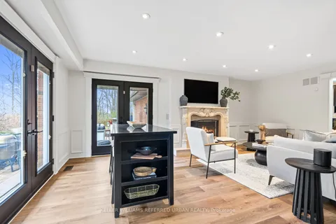 7 Houdini Way, Aurora, ON L4G 6X1