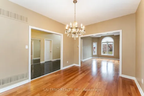 25 Lockheed Ave, Vaughan, ON L6A 1X9