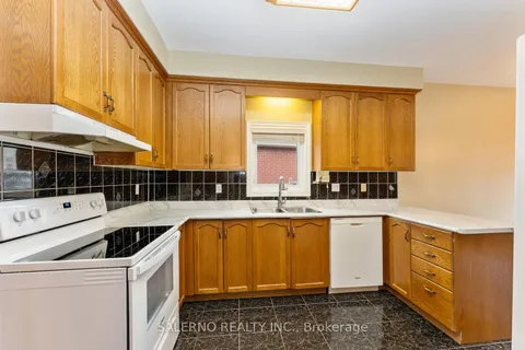 25 Lockheed Ave, Vaughan, ON L6A 1X9