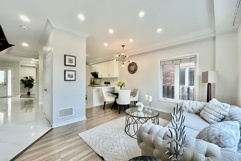 17 Macadam Rd, Markham, ON L6E 2B9