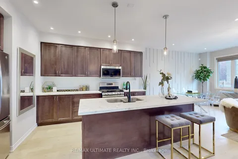 47 Frederick Taylor Way, East Gwillimbury, ON L0G 1M0