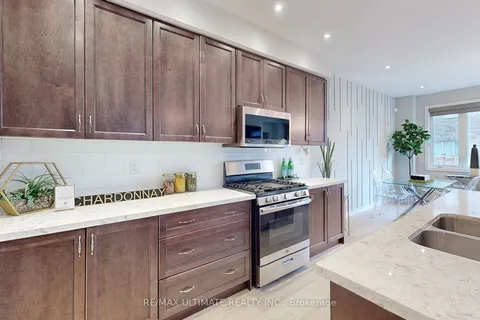 47 Frederick Taylor Way, East Gwillimbury, ON L0G 1M0