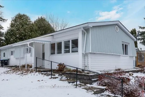 15 Flora Dr, Innisfil, ON L9S 1R3