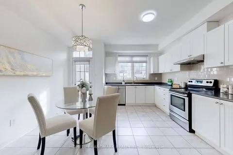 125 Dundas Way, Markham, ON L6E 0T1