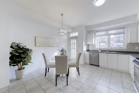125 Dundas Way, Markham, ON L6E 0T1