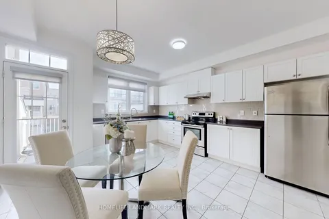 125 Dundas Way, Markham, ON L6E 0T1