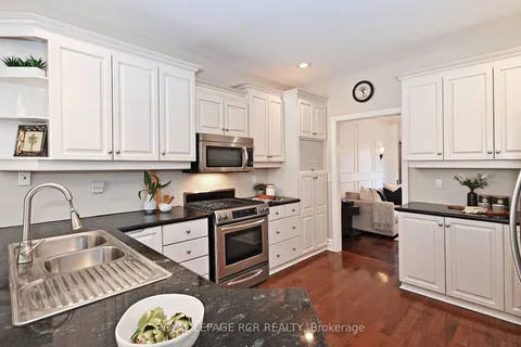 206 Corner Ridge Rd, Aurora, ON L4G 6L5