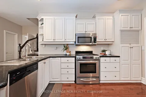 206 Corner Ridge Rd, Aurora, ON L4G 6L5