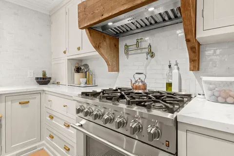 6142 County Rd, Adjala-Tosorontio, ON L0M 1J0