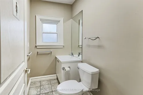 15037 Yonge Street, Aurora, ON L4G 1M3