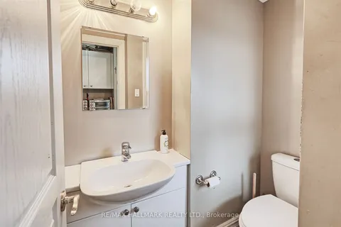 15037 Yonge Street, Aurora, ON L4G 1M3