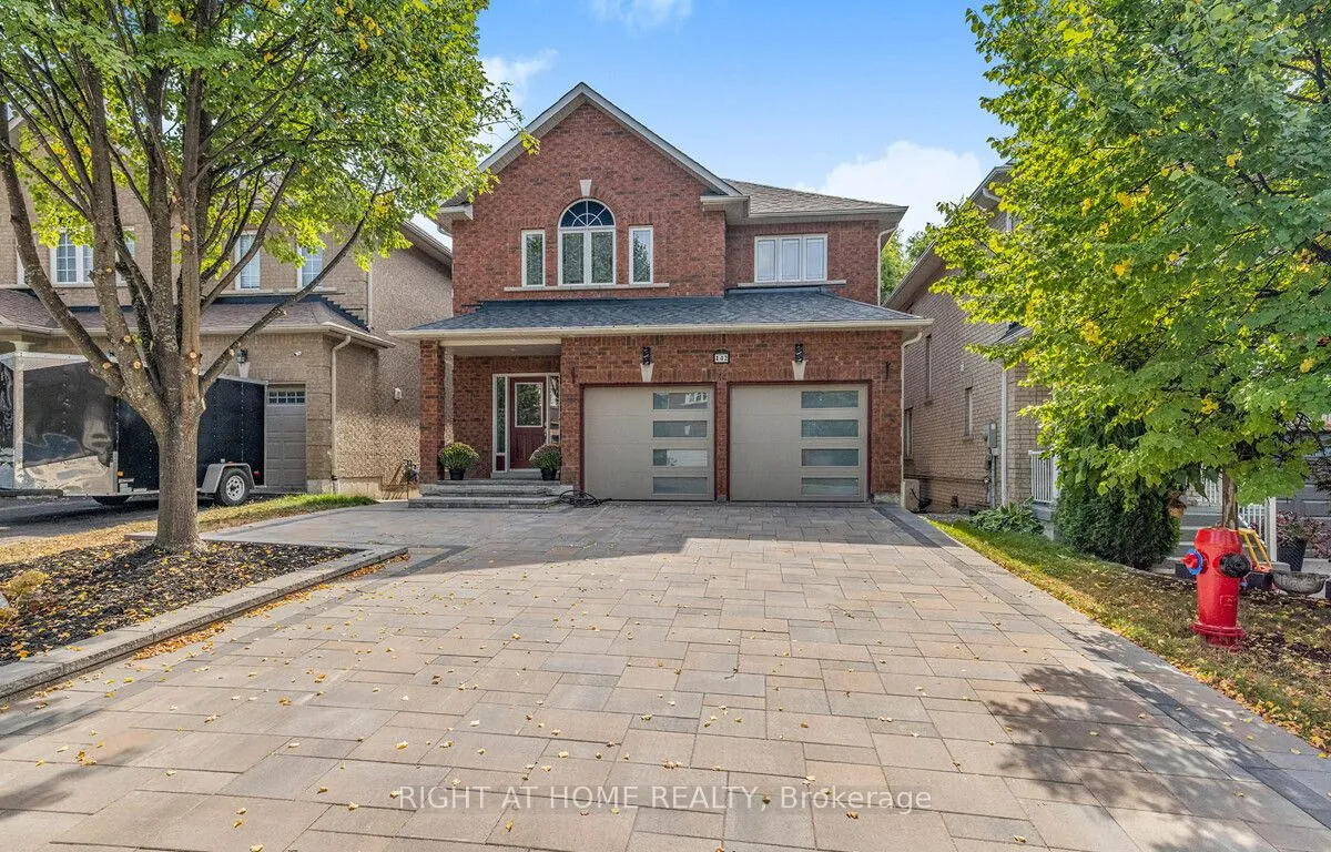 142 WOODBURY Cres, Newmarket, ON L3X 2S5
