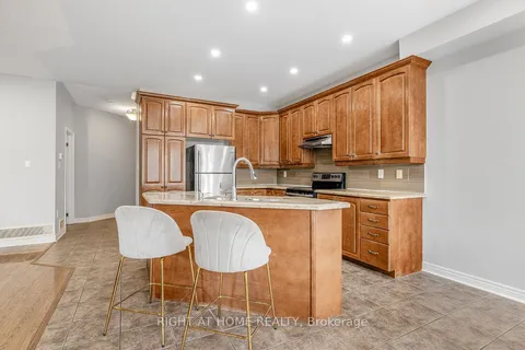 142 WOODBURY Cres, Newmarket, ON L3X 2S5
