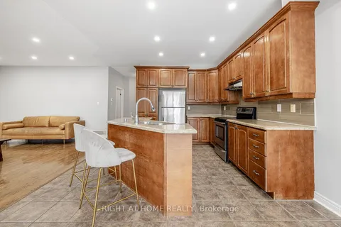142 WOODBURY Cres, Newmarket, ON L3X 2S5