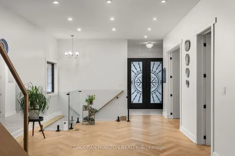 215 Bayview Ave, Georgina, ON L4P 2T3