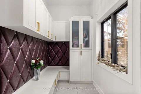 215 Bayview Ave, Georgina, ON L4P 2T3