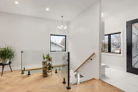 215 Bayview Ave, Georgina, ON L4P 2T3