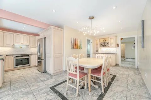671 Aberdeen Ave, Vaughan, ON L4L 5M5