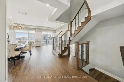 63 Laval St, Vaughan, ON L4H 0P3
