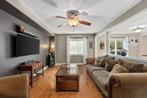 153 Flagstone Way, Newmarket, ON L3X 2Z8