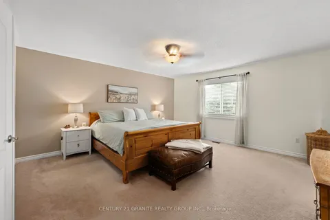 153 Flagstone Way, Newmarket, ON L3X 2Z8