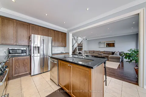 176 Aishford Rd, Bradford West Gwillimbury, ON L3Z 0P4