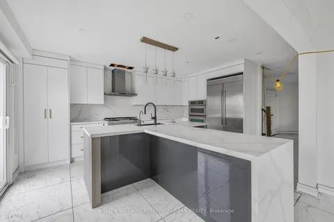 135 Natanya Blvd, Georgina, ON L4P 3N4