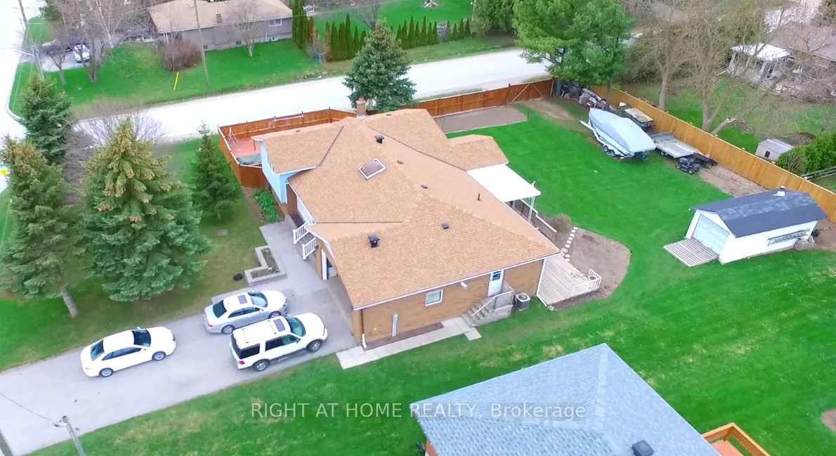 214 Glenn Ave, Innisfil, ON L9S 1C4
