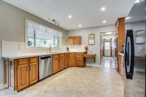 214 Glenn Ave, Innisfil, ON L9S 1C4
