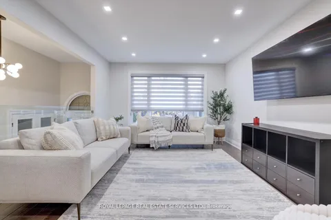102 Crown Cres, Bradford West Gwillimbury, ON L3Z 2M2