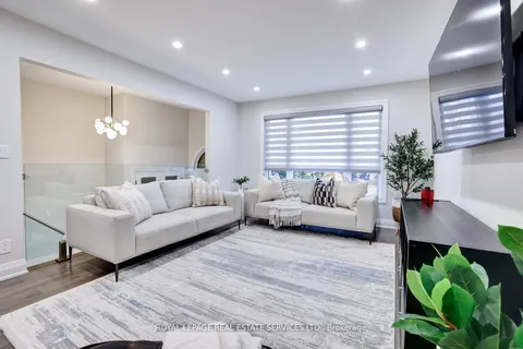 102 Crown Cres, Bradford West Gwillimbury, ON L3Z 2M2