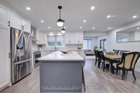 102 Crown Cres, Bradford West Gwillimbury, ON L3Z 2M2